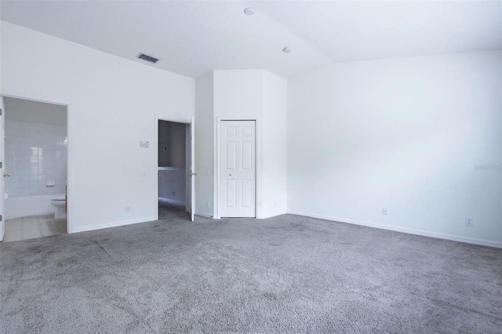 For Rent: $1,900 (2 beds, 2 baths, 1240 Square Feet)