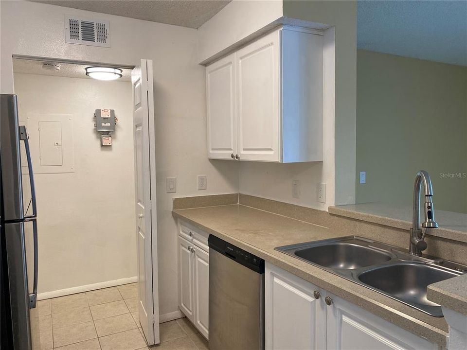 For Rent: $1,550 (2 beds, 2 baths, 1103 Square Feet)