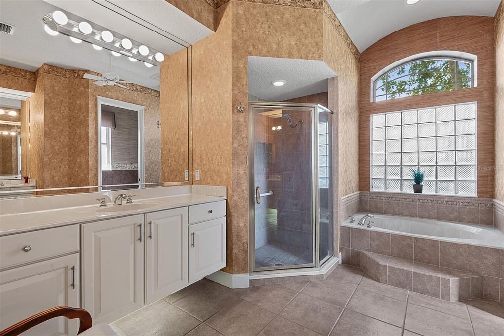 For Sale: $550,000 (4 beds, 3 baths, 2532 Square Feet)