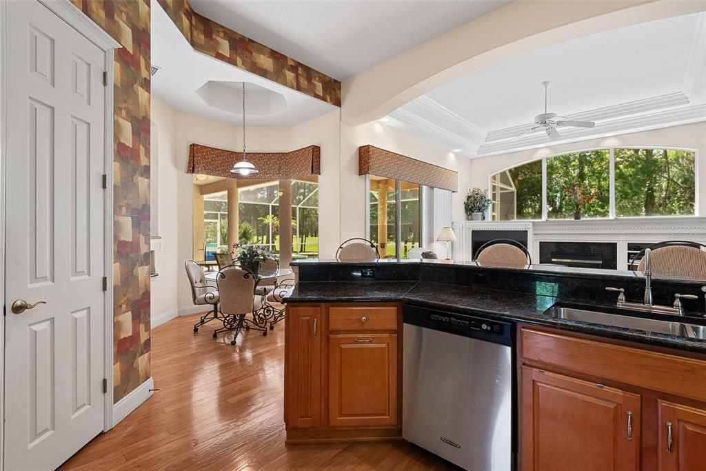 For Sale: $550,000 (4 beds, 3 baths, 2532 Square Feet)