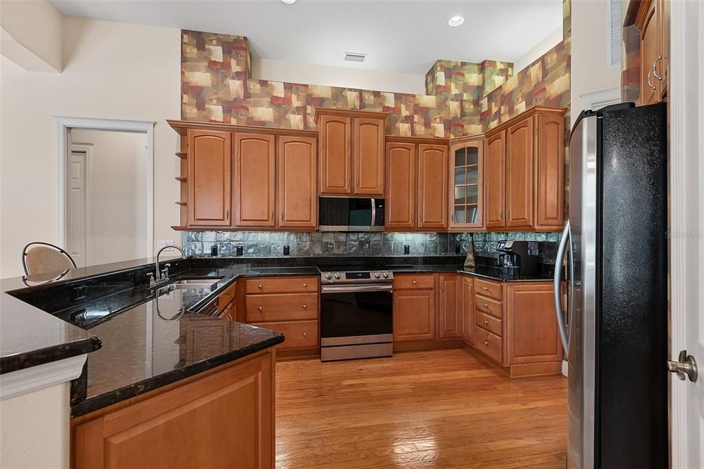 For Sale: $550,000 (4 beds, 3 baths, 2532 Square Feet)