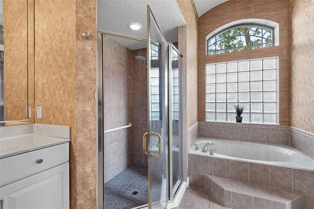 For Sale: $550,000 (4 beds, 3 baths, 2532 Square Feet)