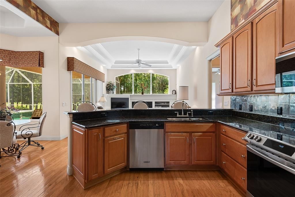 For Sale: $550,000 (4 beds, 3 baths, 2532 Square Feet)