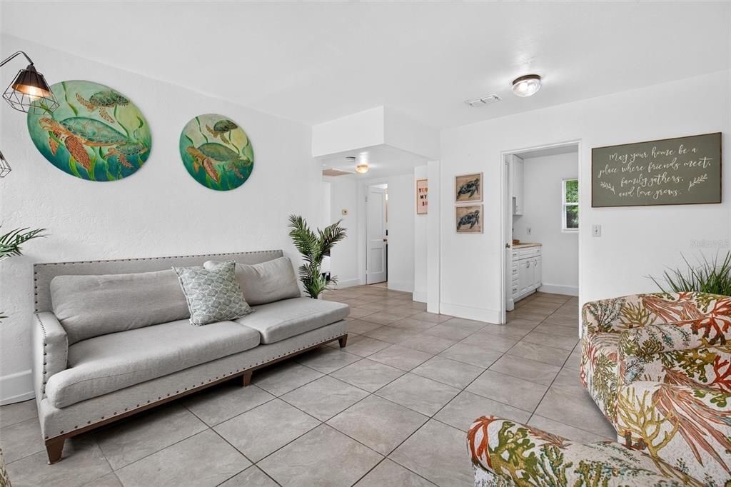 For Sale: $175,000 (2 beds, 1 baths, 755 Square Feet)