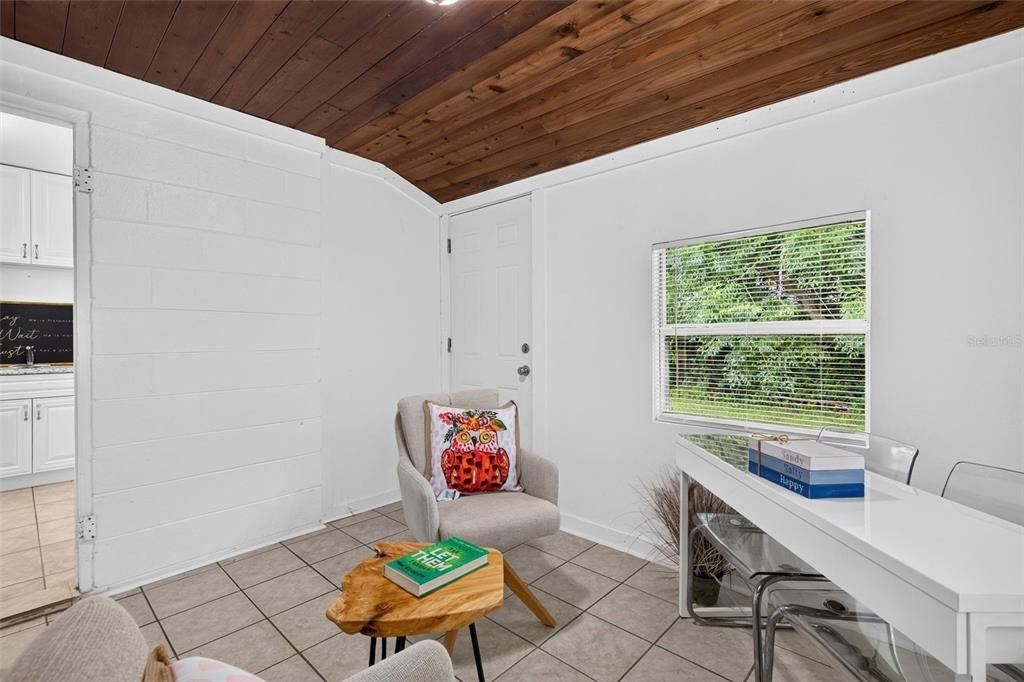 For Sale: $175,000 (2 beds, 1 baths, 755 Square Feet)