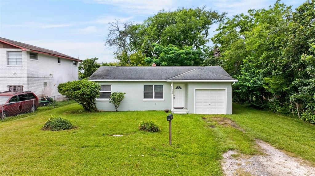 For Sale: $175,000 (2 beds, 1 baths, 755 Square Feet)