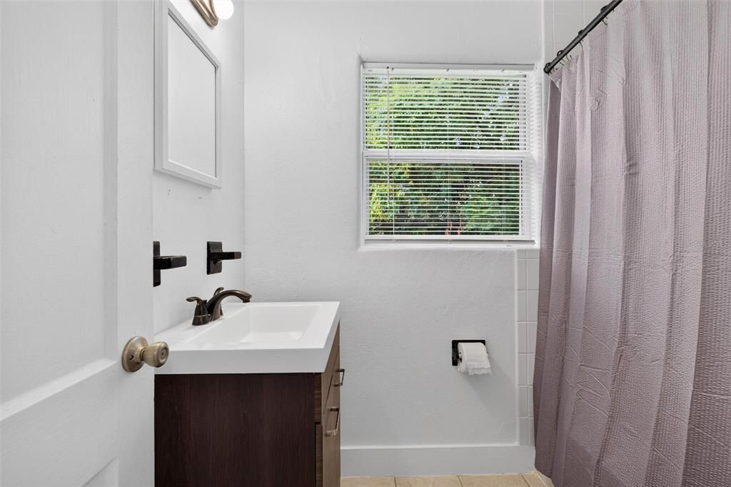 For Sale: $175,000 (2 beds, 1 baths, 755 Square Feet)