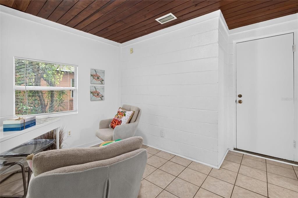 For Sale: $175,000 (2 beds, 1 baths, 755 Square Feet)