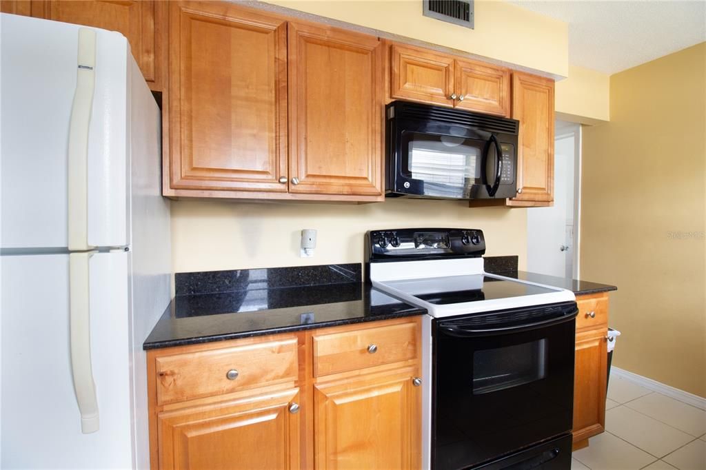 For Sale: $110,000 (1 beds, 1 baths, 732 Square Feet)