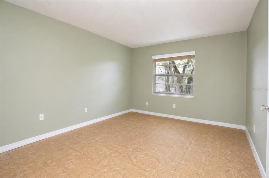 For Sale: $110,000 (1 beds, 1 baths, 732 Square Feet)