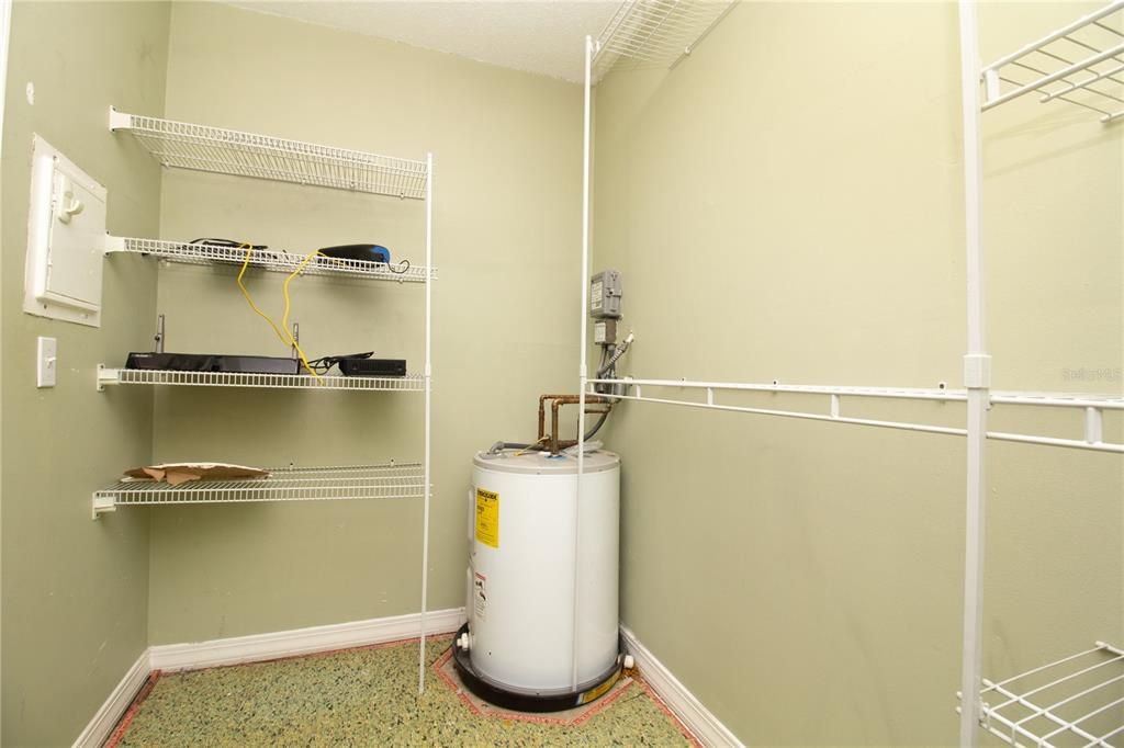 For Sale: $110,000 (1 beds, 1 baths, 732 Square Feet)
