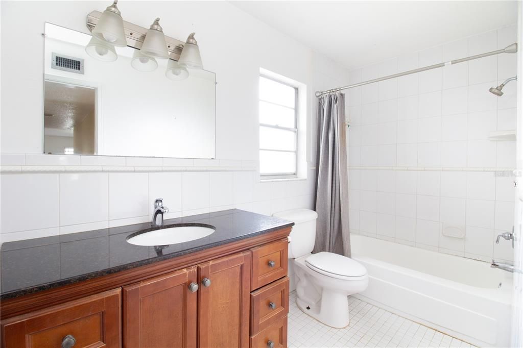 For Sale: $110,000 (1 beds, 1 baths, 732 Square Feet)