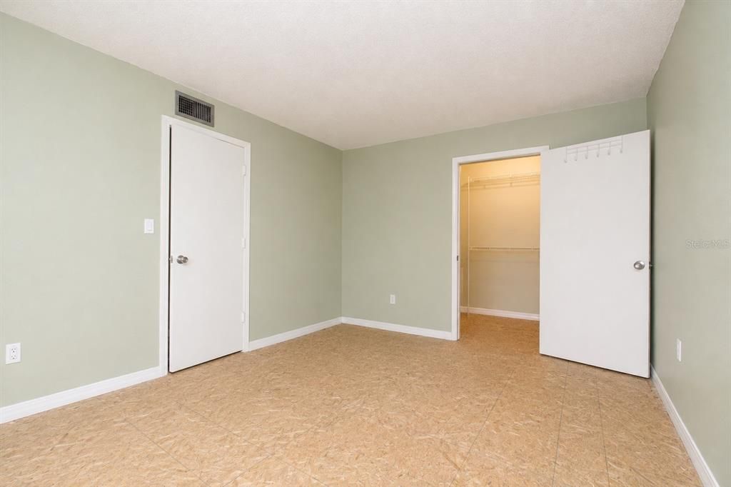 For Sale: $110,000 (1 beds, 1 baths, 732 Square Feet)