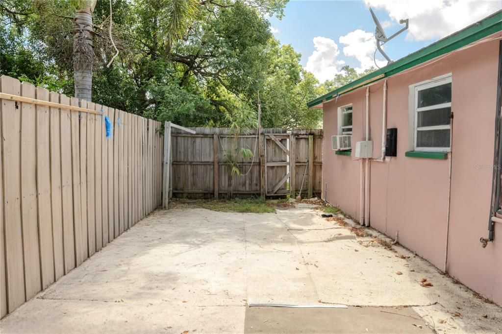 На продажу: $475,000 (4 спален, 2 ванн, 1392 Квадратных фут)
