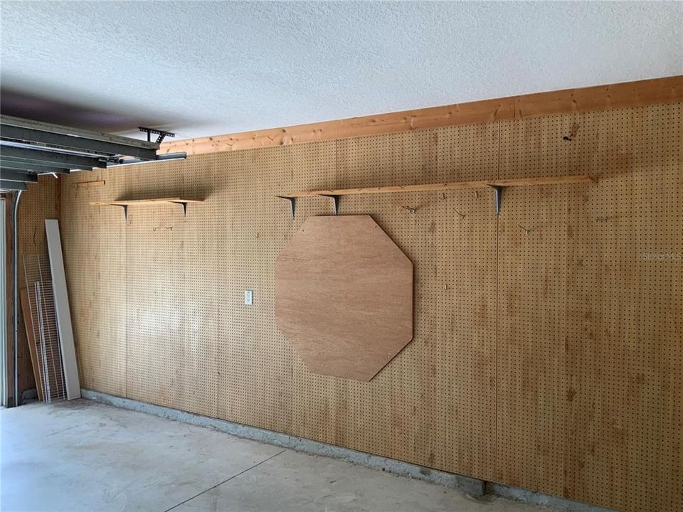 For Sale: $349,000 (4 beds, 2 baths, 1959 Square Feet)