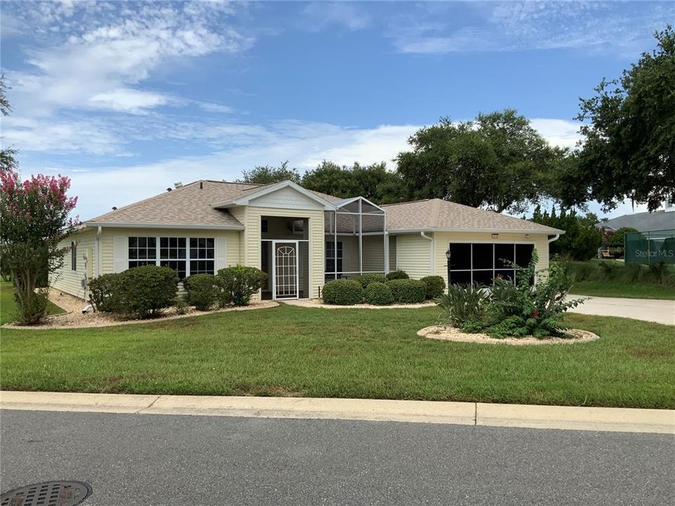 For Sale: $349,000 (4 beds, 2 baths, 1959 Square Feet)