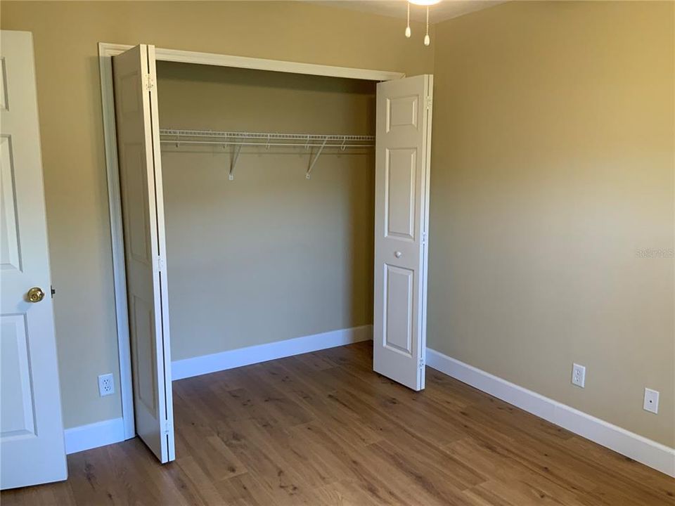 For Sale: $349,000 (4 beds, 2 baths, 1959 Square Feet)
