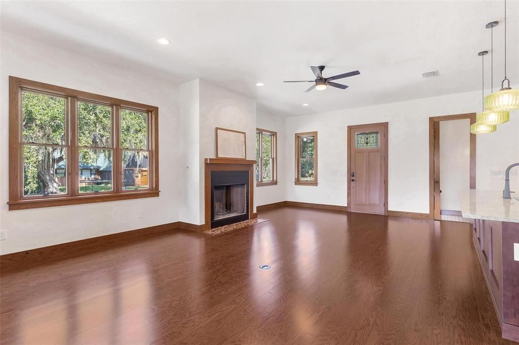For Rent: $3,950 (3 beds, 3 baths, 1761 Square Feet)