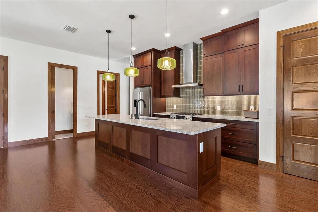 For Rent: $3,950 (3 beds, 3 baths, 1761 Square Feet)