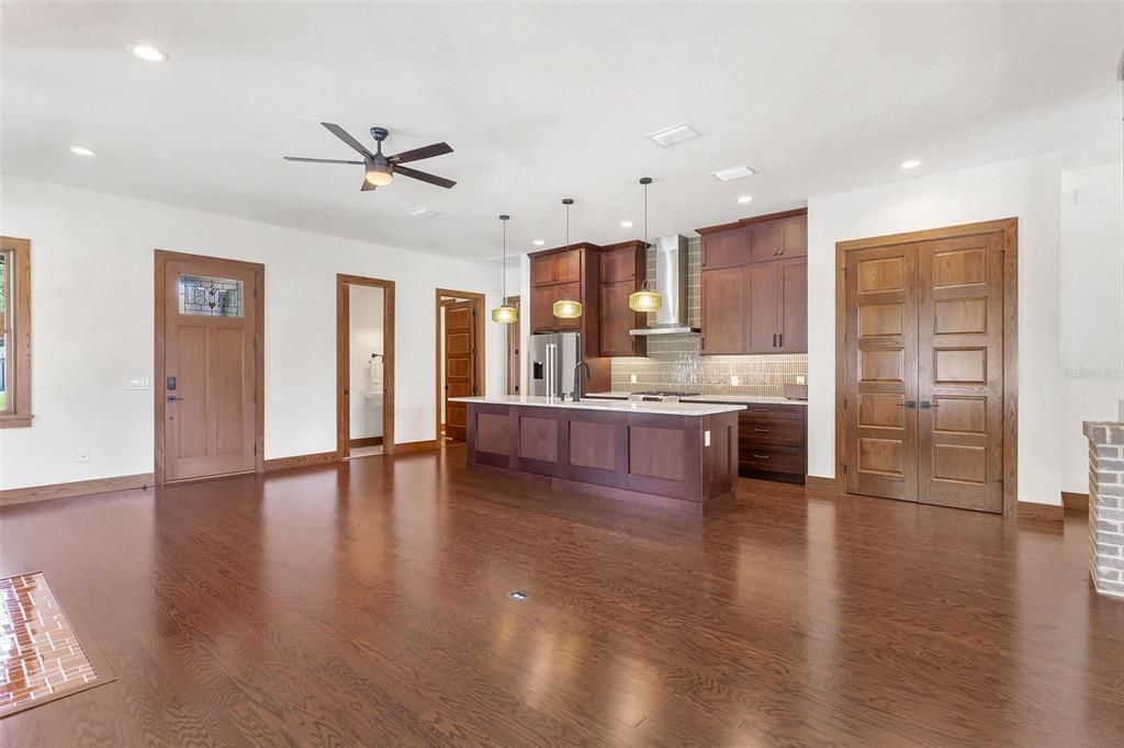 For Rent: $3,950 (3 beds, 3 baths, 1761 Square Feet)