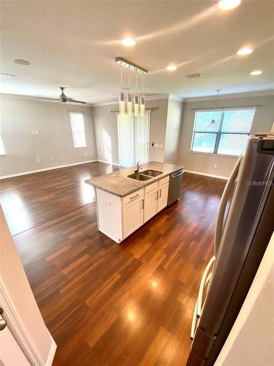 For Rent: $2,950 (4 beds, 2 baths, 2566 Square Feet)