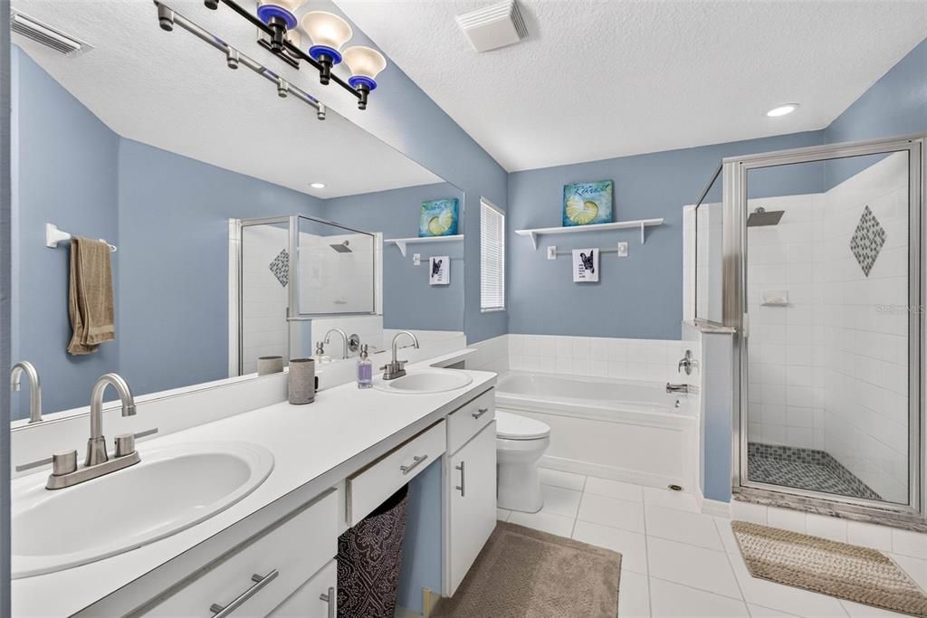 Active With Contract: $384,500 (3 beds, 2 baths, 1778 Square Feet)