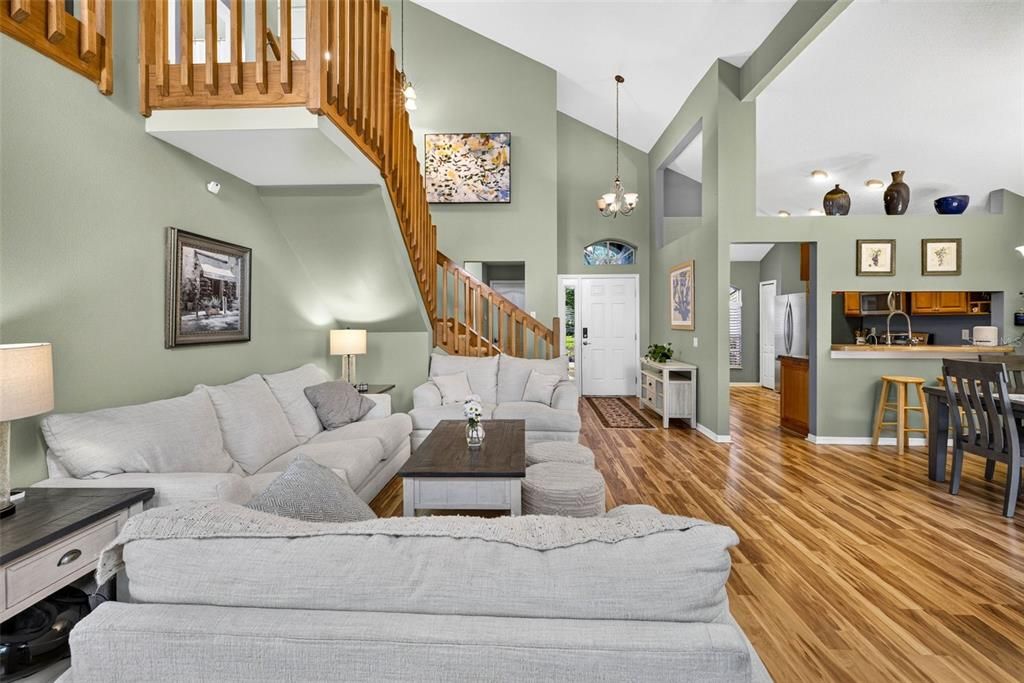 Active With Contract: $384,500 (3 beds, 2 baths, 1778 Square Feet)