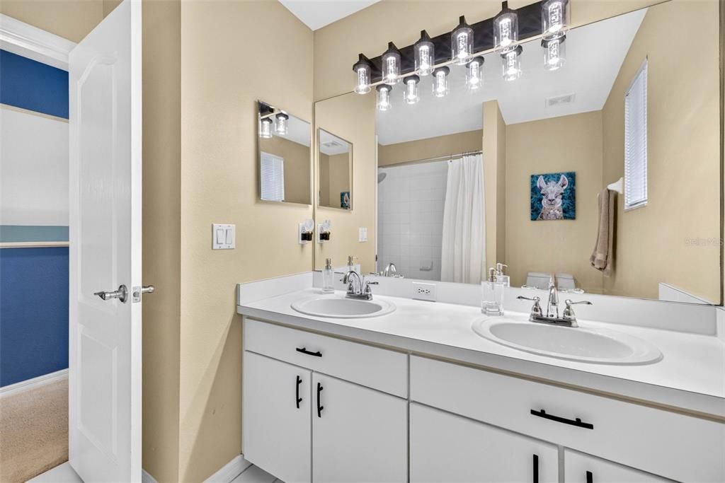 Active With Contract: $384,500 (3 beds, 2 baths, 1778 Square Feet)