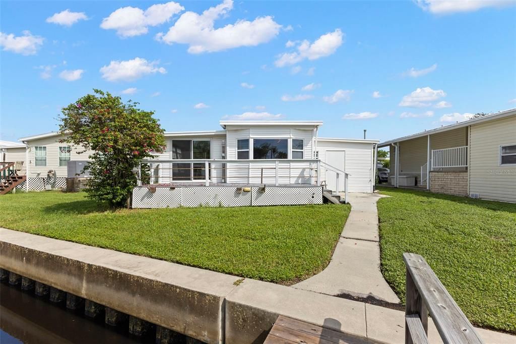 For Sale: $285,000 (2 beds, 1 baths, 930 Square Feet)