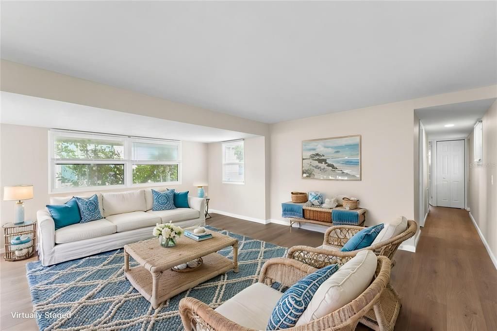 For Sale: $285,000 (2 beds, 1 baths, 930 Square Feet)