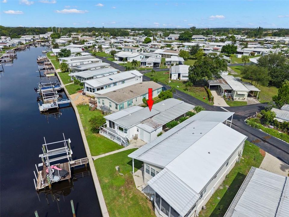 For Sale: $285,000 (2 beds, 1 baths, 930 Square Feet)