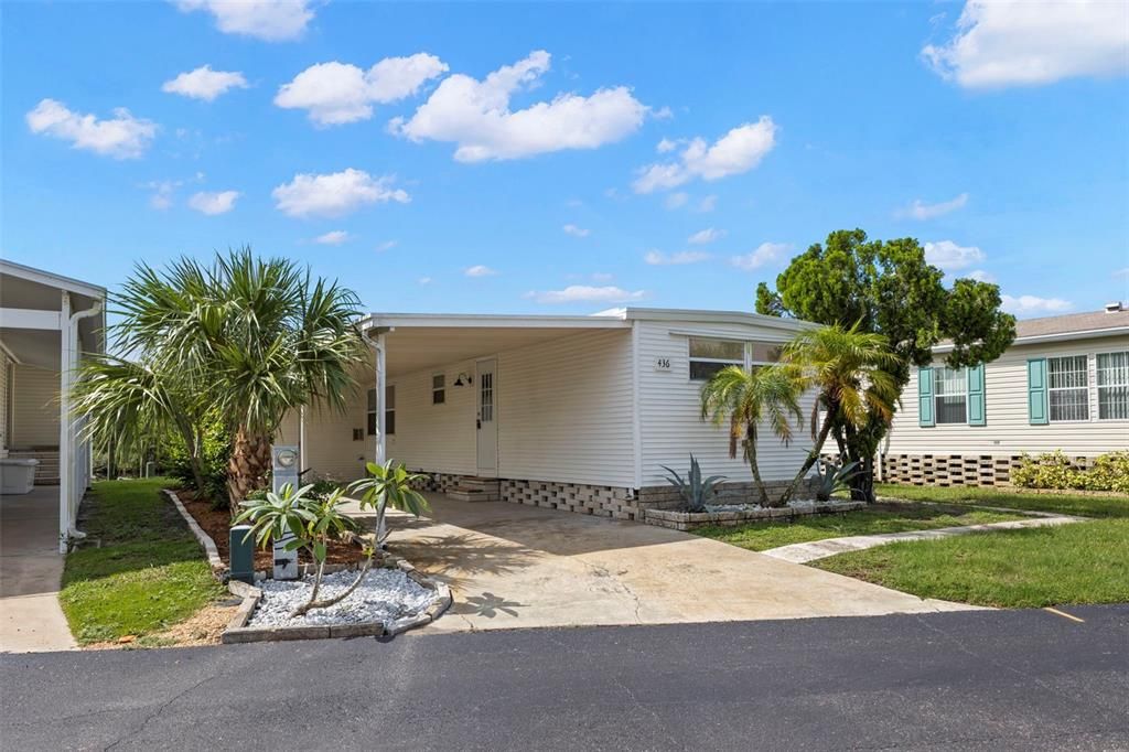 For Sale: $285,000 (2 beds, 1 baths, 930 Square Feet)