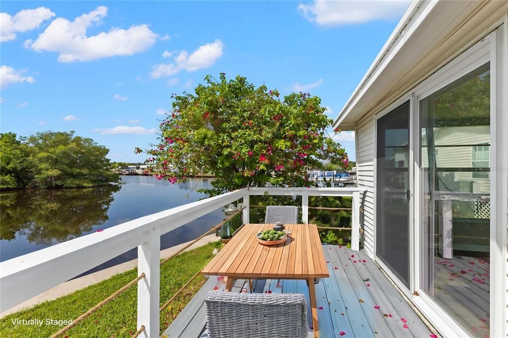 For Sale: $285,000 (2 beds, 1 baths, 930 Square Feet)