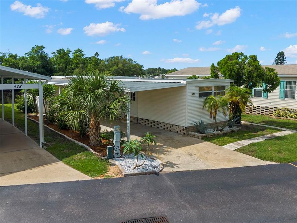 For Sale: $285,000 (2 beds, 1 baths, 930 Square Feet)