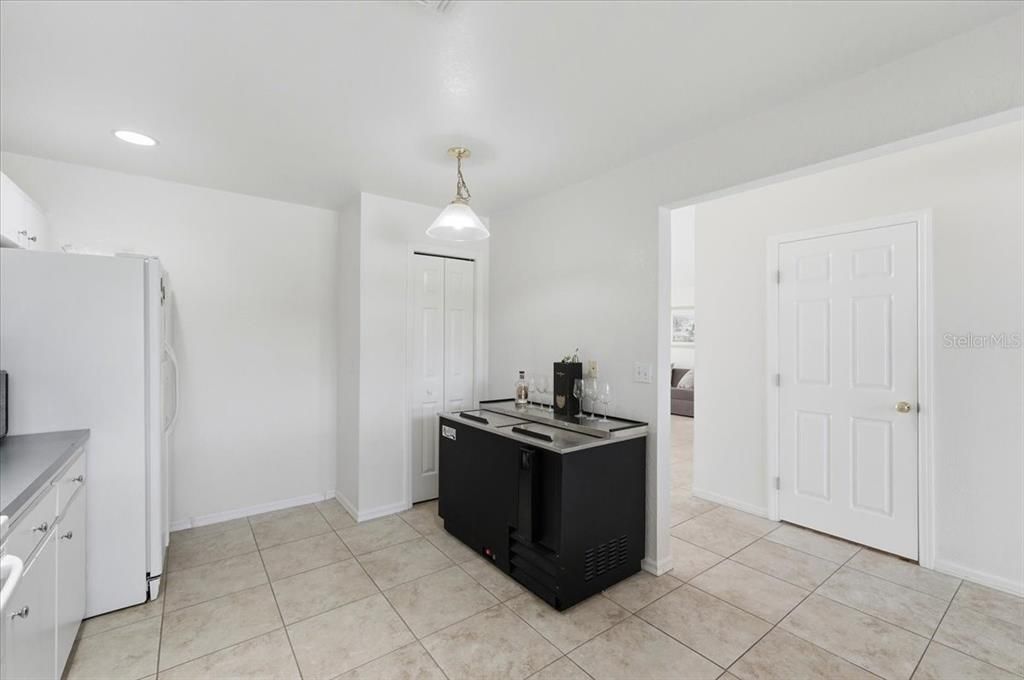 Activo con contrato: $385,000 (3 camas, 2 baños, 2062 Pies cuadrados)