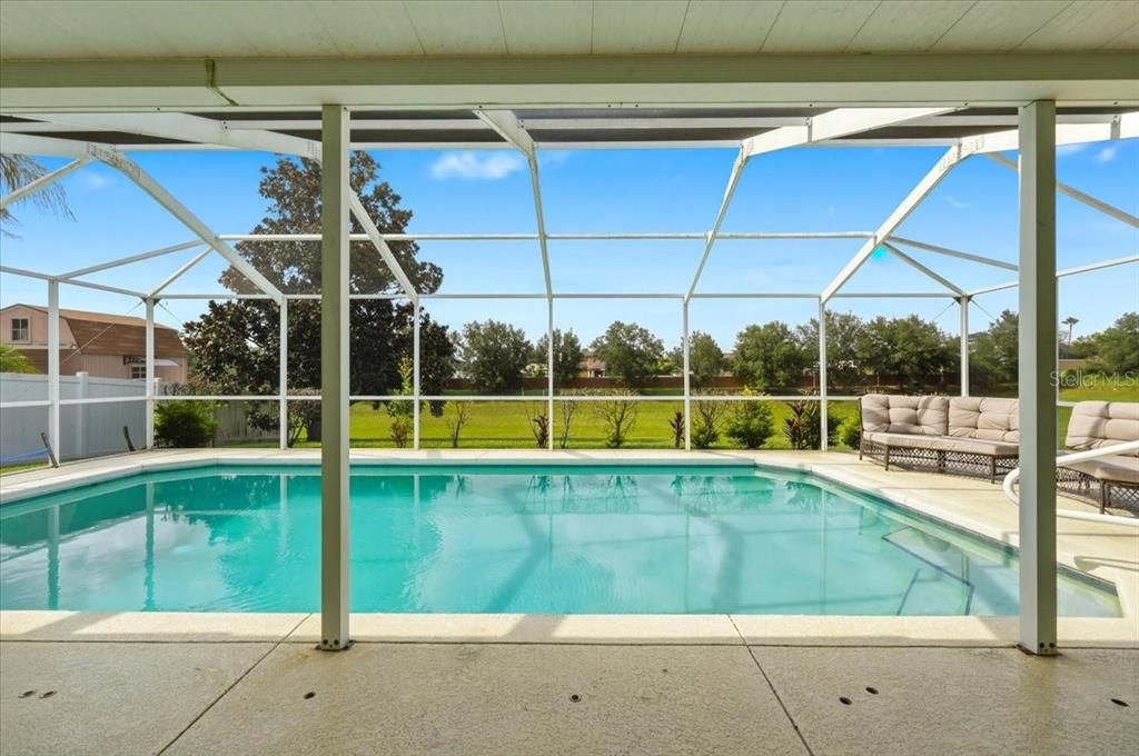 Activo con contrato: $385,000 (3 camas, 2 baños, 2062 Pies cuadrados)