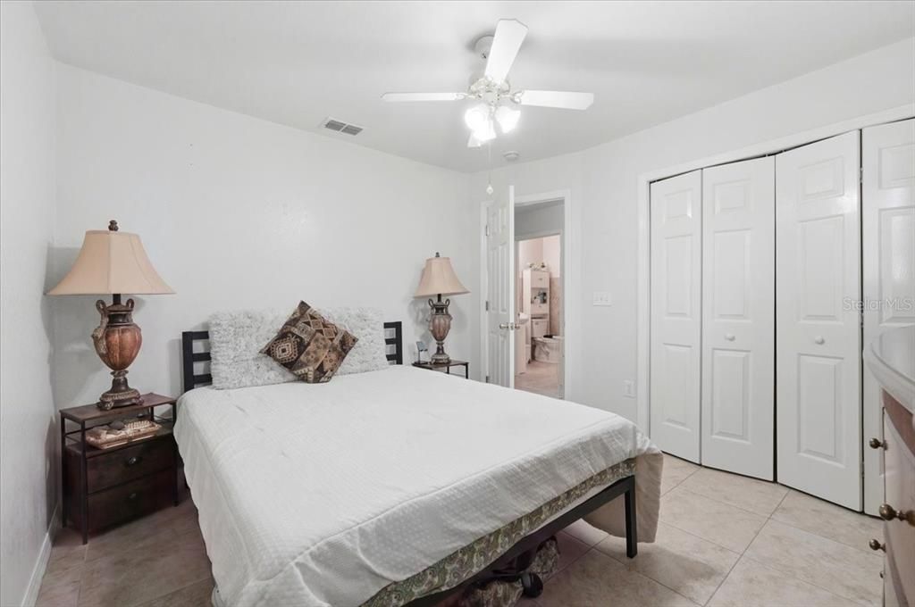 Activo con contrato: $385,000 (3 camas, 2 baños, 2062 Pies cuadrados)