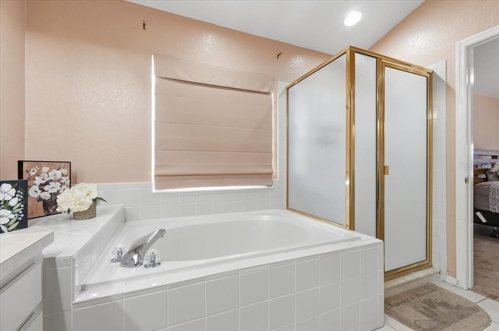 Activo con contrato: $385,000 (3 camas, 2 baños, 2062 Pies cuadrados)