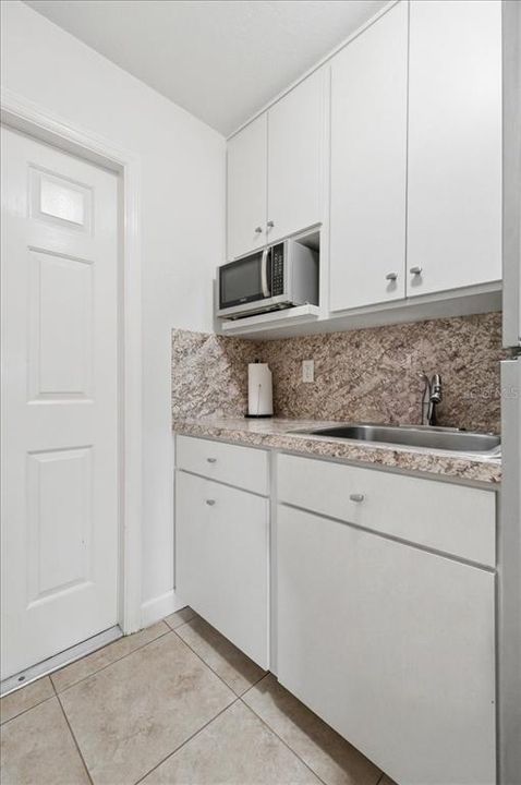 Activo con contrato: $385,000 (3 camas, 2 baños, 2062 Pies cuadrados)