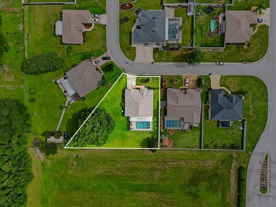 Activo con contrato: $385,000 (3 camas, 2 baños, 2062 Pies cuadrados)