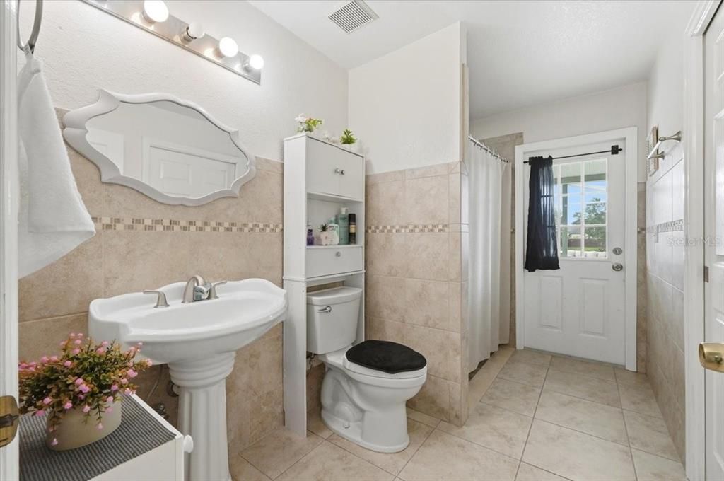 Activo con contrato: $385,000 (3 camas, 2 baños, 2062 Pies cuadrados)