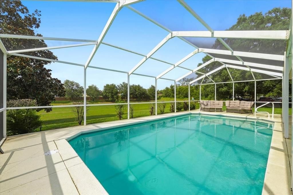 Activo con contrato: $385,000 (3 camas, 2 baños, 2062 Pies cuadrados)