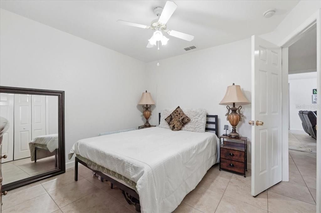 Activo con contrato: $385,000 (3 camas, 2 baños, 2062 Pies cuadrados)
