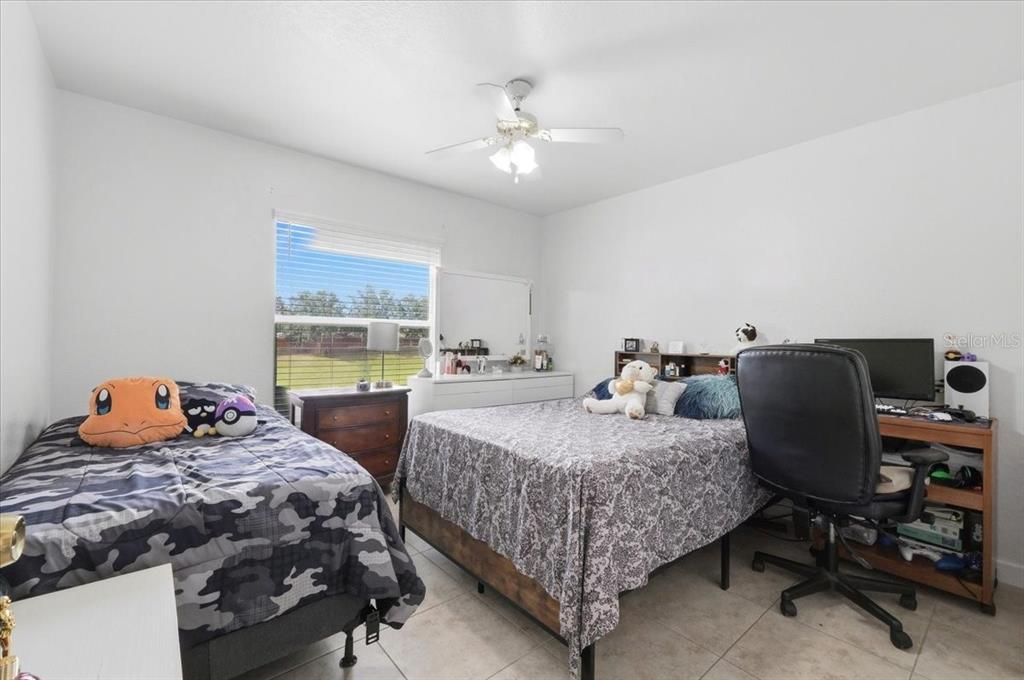 Activo con contrato: $385,000 (3 camas, 2 baños, 2062 Pies cuadrados)
