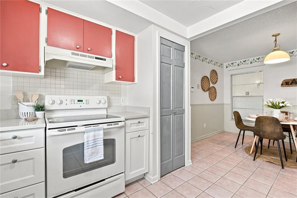 For Sale: $500,000 (3 beds, 2 baths, 1718 Square Feet)