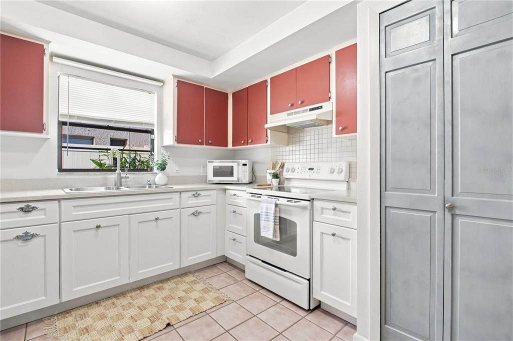 For Sale: $500,000 (3 beds, 2 baths, 1718 Square Feet)