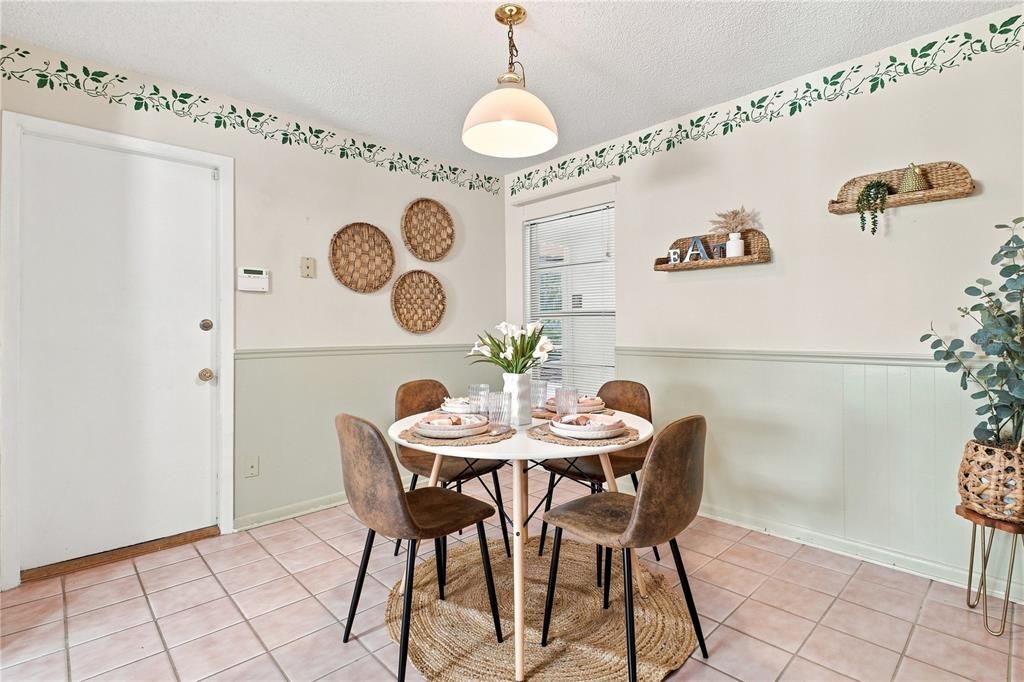 For Sale: $500,000 (3 beds, 2 baths, 1718 Square Feet)