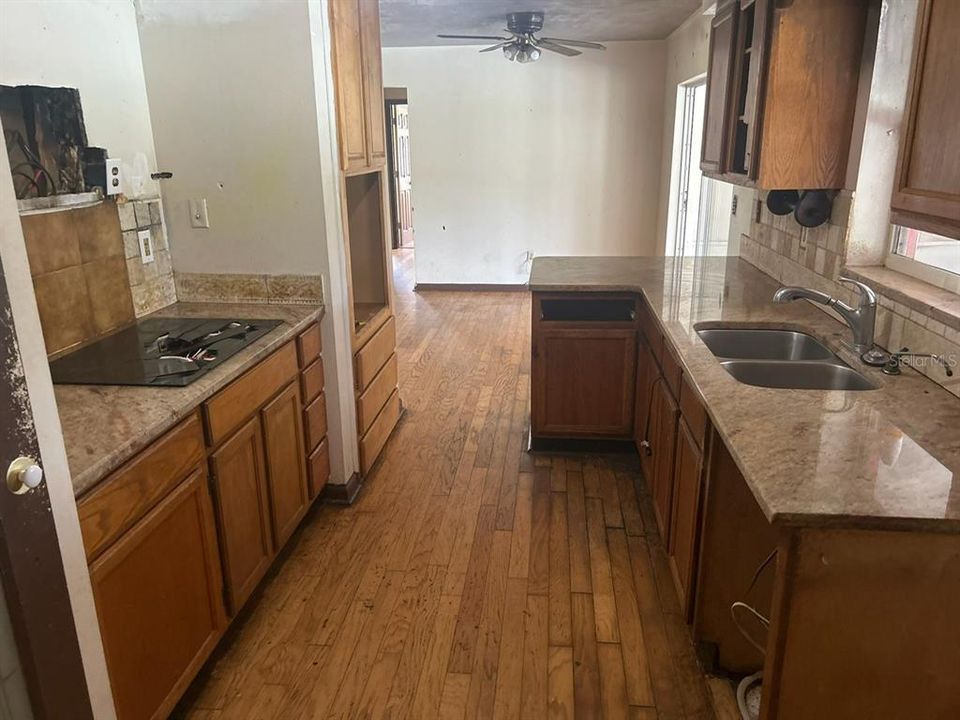 En Venta: $226,900 (3 camas, 3 baños, 1812 Pies cuadrados)