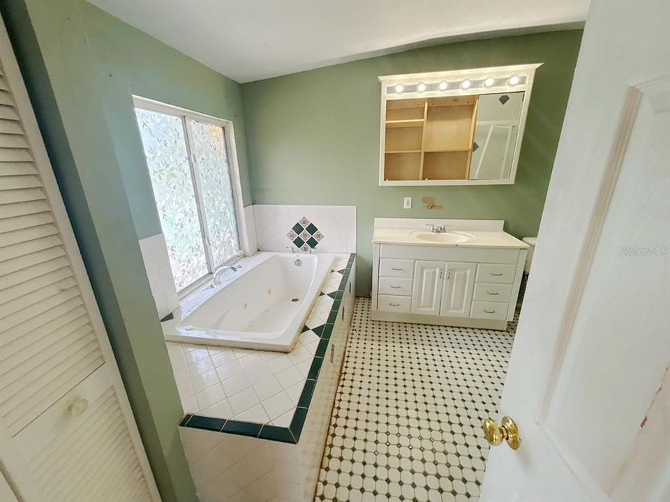 En Venta: $226,900 (3 camas, 3 baños, 1812 Pies cuadrados)