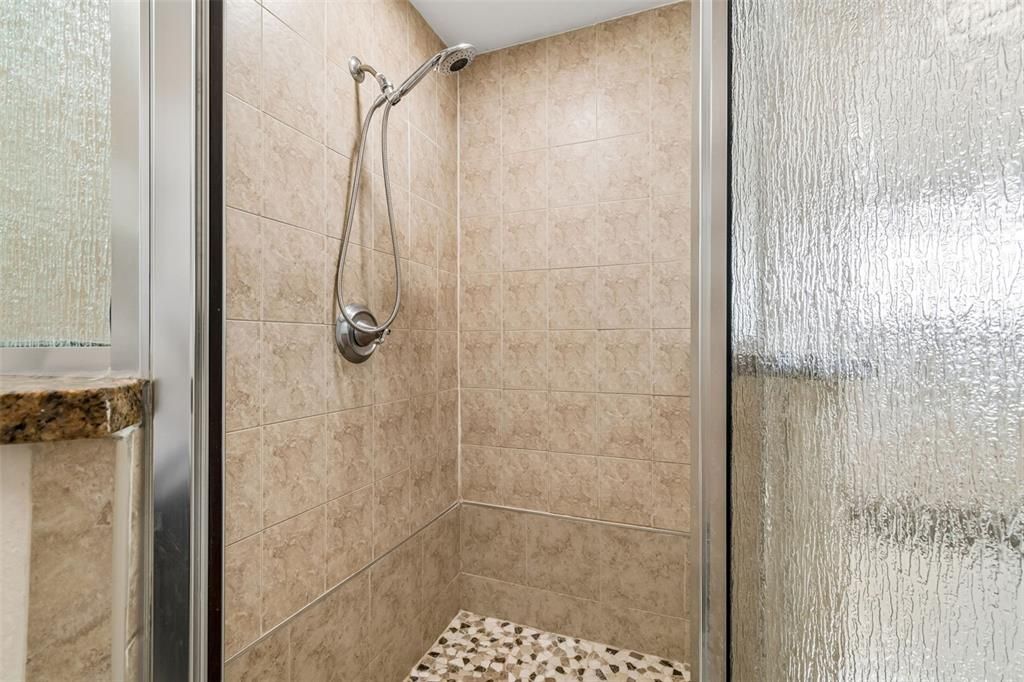 For Rent: $1,850 (2 beds, 1 baths, 1848 Square Feet)